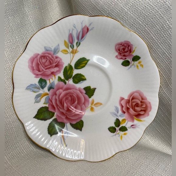 Vintage Royal Albert Bone China Pink Rose Teacup & Saucer Gainsborough Shape - Picture 7 of 8